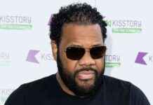 Fatman Scoop Dies at 53 After Collapsing on Stage: What Happened? news-01092024-011133