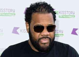 Fatman Scoop Dies at 53 After Collapsing on Stage: What Happened? news-01092024-011133