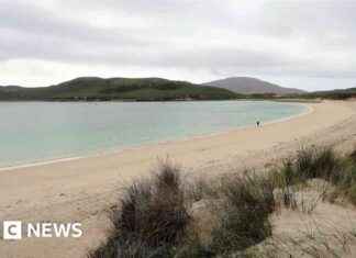 Kayaker Rescued by Fishermen After Being Swept Out to Sea news-10082024-213515