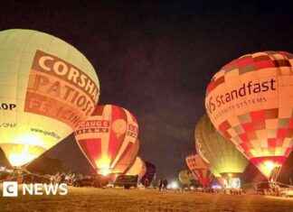Bristol Balloon Fiesta Night Glow: Illuminating the Night Sky news-10082024-214348
