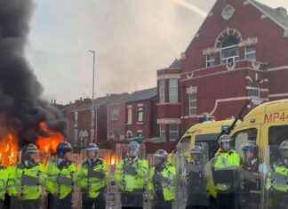 Youngest Boy, 12, Charged in Southport Riots: What You Need to Know news-12082024-173837