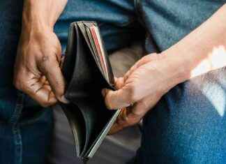 Over One-Third of Americans Open to Debt for Vacation, 20% Struggle with Payment news-13082024-114436