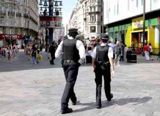 Australian Tourist Stabbed Eight Times in Leicester Square, London news-15082024-054101