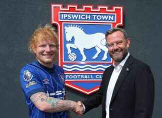 Ed Sheeran Acquires Stake in Ipswich Town and Celebrates with Tractor Ride news-15082024-234952