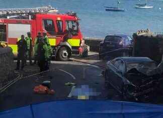 Three Fatalities in Anglesey Car Accident: Pedestrian and House Struck news-29082024-005303