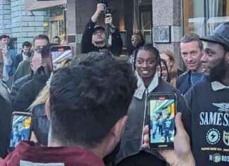 Coldplay Surprise Performance in Dublin Delights Fans news-29082024-005426