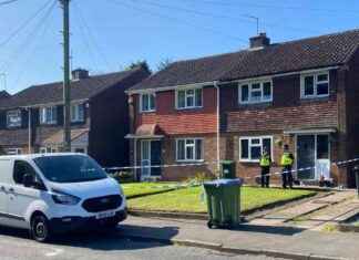 Tragic Murder Investigation: 13-Year-Old Boy Stabbed to Death in West Midlands news-31082024-010625