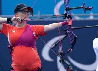 Jodie Grinham Makes History Winning Para-Archery Bronze at 7 Months Pregnant news-01092024-131327