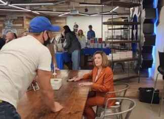 Closing the Wealth Gap: Comedian Asks Nancy Pelosi About Stock Tips news-10092024-190618