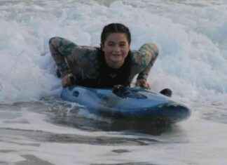 13-Year-Old Girl Overcomes Jellyfish Stings to Surf to School Daily news-13092024-135123