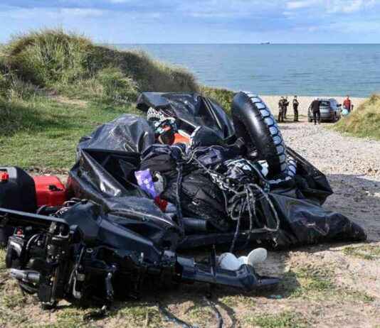 Tragedy Strikes as Eight Die Crossing Channel – Record 801 Migrants Arrive in UK news-15092024-195856