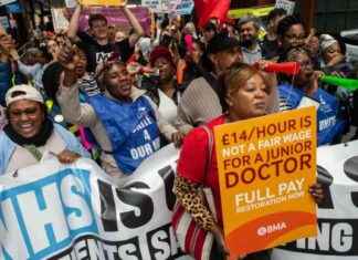 Junior Doctors Approve Pay Deal to End 18 Months of Strikes news-17092024-043444