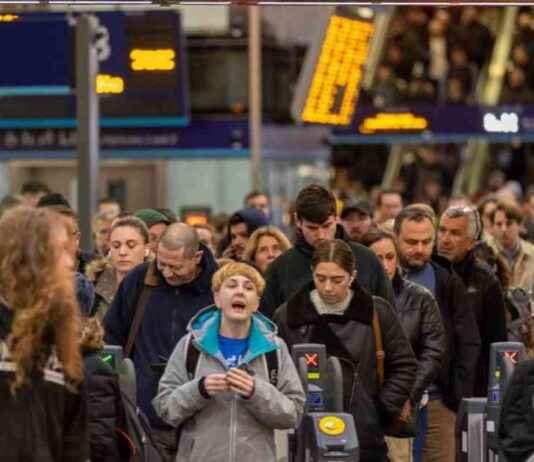 Fire Causes Major Disruption at London Stations: Updates and Impact on Travel news-17092024-083701