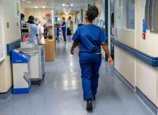 Nurses Reject Government’s 5.5% Pay Rise Offer: What It Means for Healthcare Workers news-23092024-164632