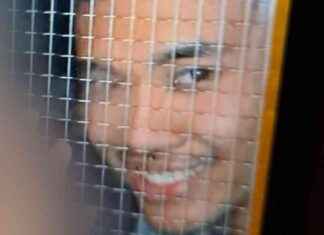 Identifying the main target: Police seeking man connected to rape of 18-year-old girl
New SEO-friendly title: Police Seek Smiling Man in Connection with Rape of 18-Year-Old Girl news-09102024-165707