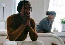 Thrifty Man Proposes with $38 Ring Despite Earning $200K; Fiancé Hesitates news-18102024-223727