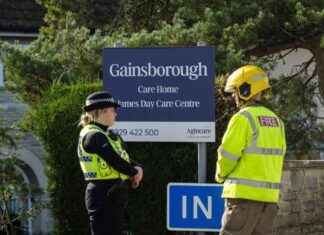 Tragic Incident at Swanage Care Home: Three People Found Dead – Emergency Crews Responding news-23102024-174158