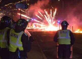 Fireworks Chaos: Youths Cause Disorder in Edinburgh on Bonfire Night news-06112024-102213