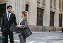 UK Junior Lawyers’ Work Conditions: Long Hours, Little Sunlight news-12112024-150605