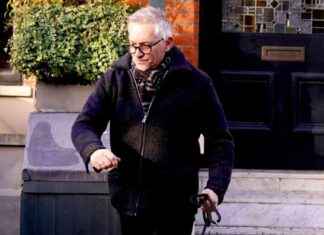 Gary Lineker to Step Down as Match Of The Day Presenter news-12112024-150629