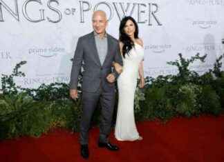 Jeff Bezos Addresses Marriage Rumours and Warns Readers: Don’t Be Gullible jeff-bezos-addresses-marriage-rumours-and-warns-readers-dont-be-gullible