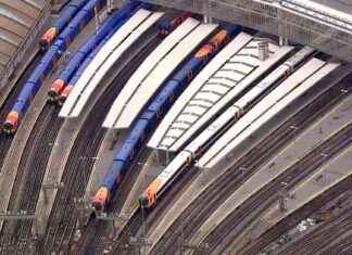 Train Disruption: Rail Workers Struggle with Communication System, Causing Widespread Issues train-disruption-rail-workers-struggle-with-communication-system-causing-widespread-ssues