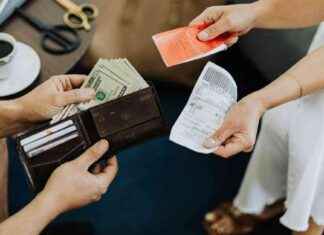 Struggles with Cash Payments: Britons Face Challenges as Gov’t Stays Out struggles-with-cash-payments-britons-face-challenges-as-govt-stays-out