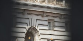 London Thor Nude: Discover The Secrets Behind This Iconic Image