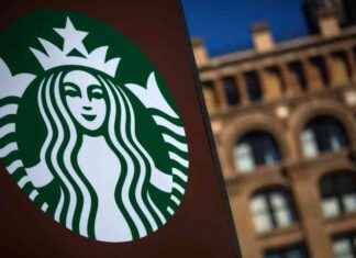 Starbucks Boosts Staff, Cuts Machines Amid Sales Decline starbucks-boosts-staff-cuts-machines-amid-sales-decline