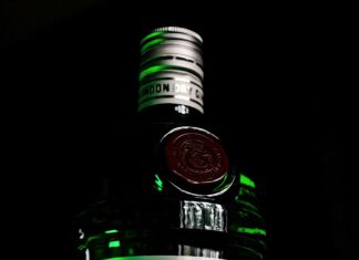 Gordons London Dry Gin: Discover The Secrets Behind Its Classic Taste